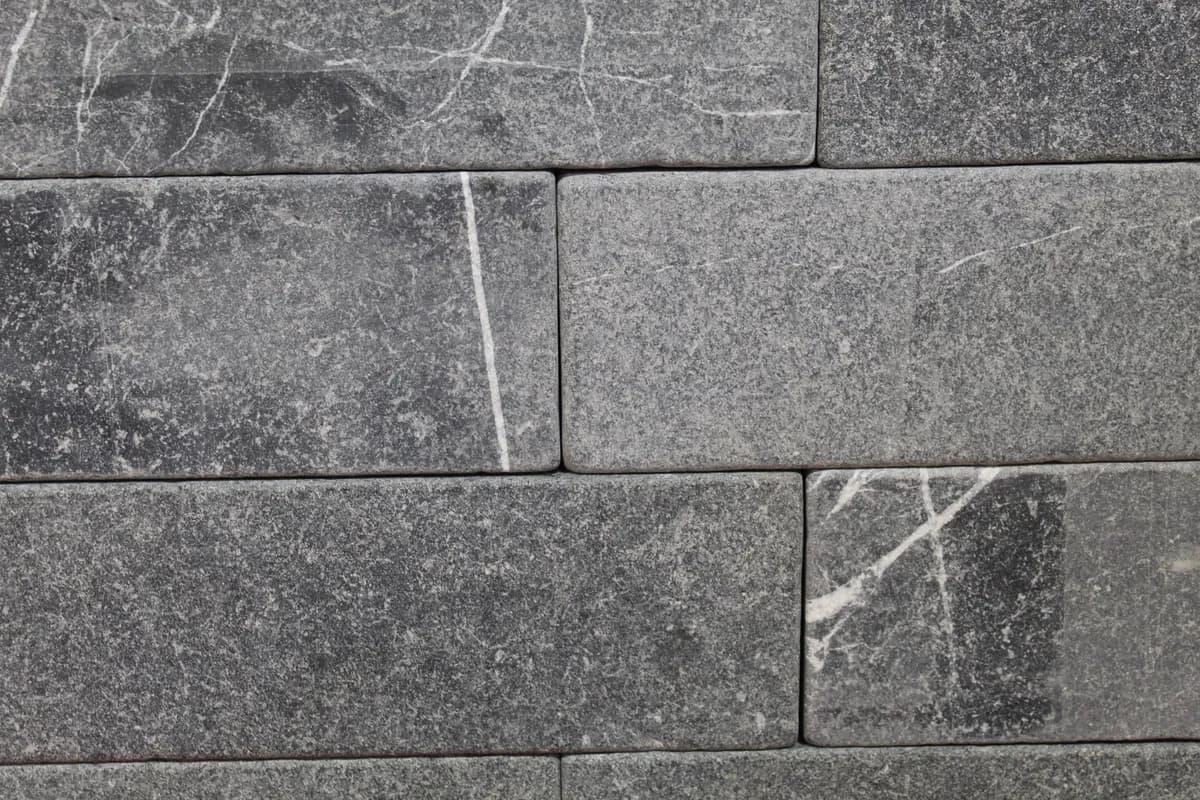 Mountain Noir Vieilli — Mountain Noir with Vieilli finish, Moroccan natural stone texture